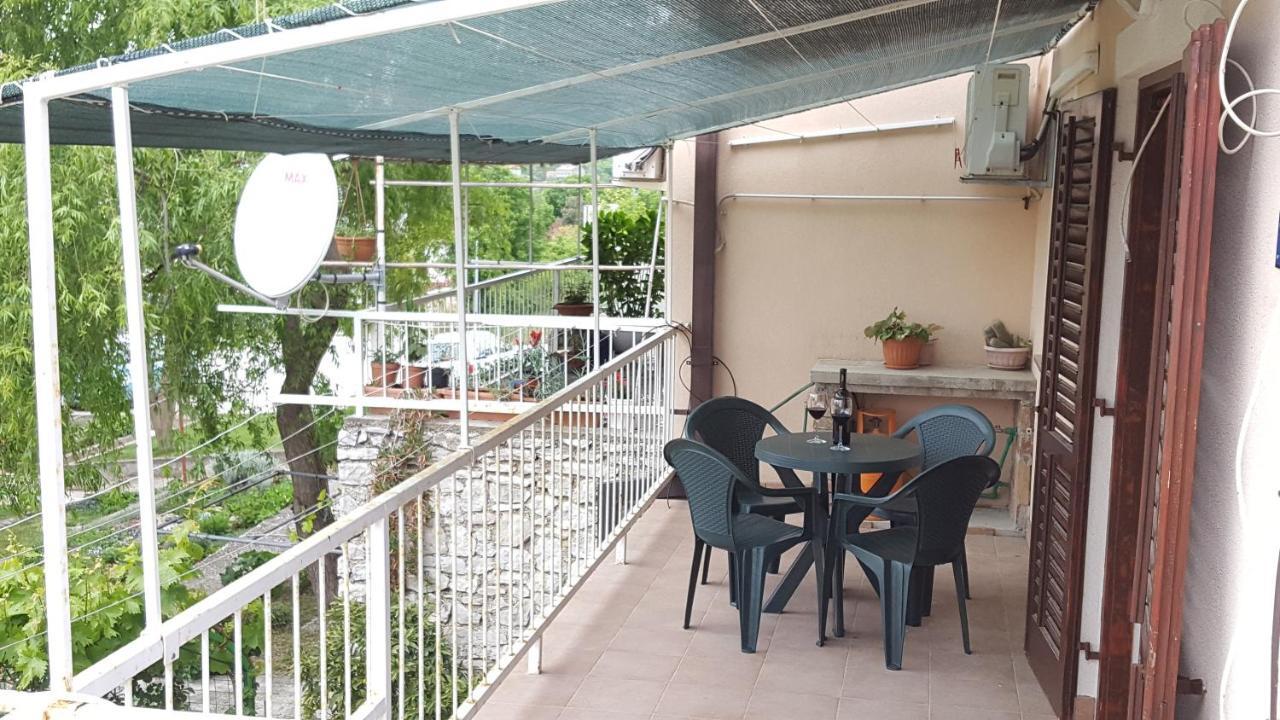 Apartman Ema 4+2 Koromačno Buitenkant foto
