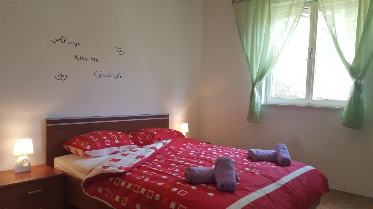 Apartman Ema 4+2 Koromačno Buitenkant foto