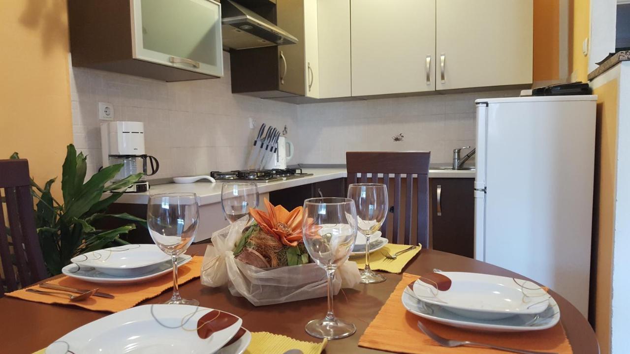 Apartman Ema 4+2 Koromačno Buitenkant foto